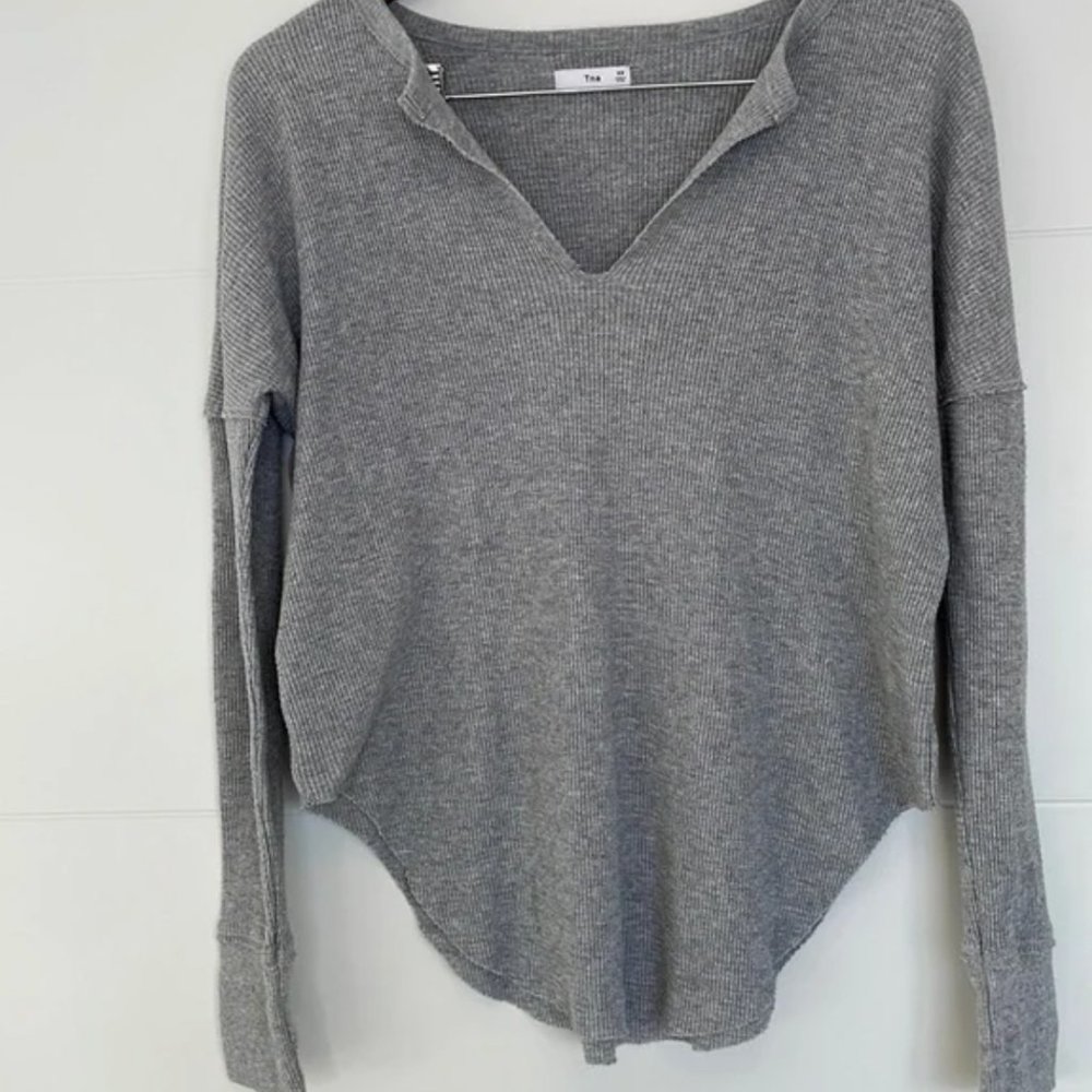 TNA Aritzia thermal waffle knit long sleeve vneck size XS gray